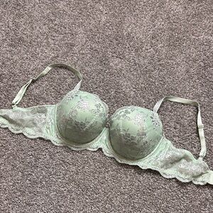 New Victoria's Secret mint Green Lace Trim Bra